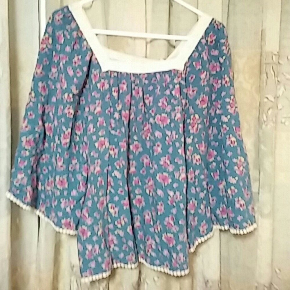 Decree hippie bell sleeve top.